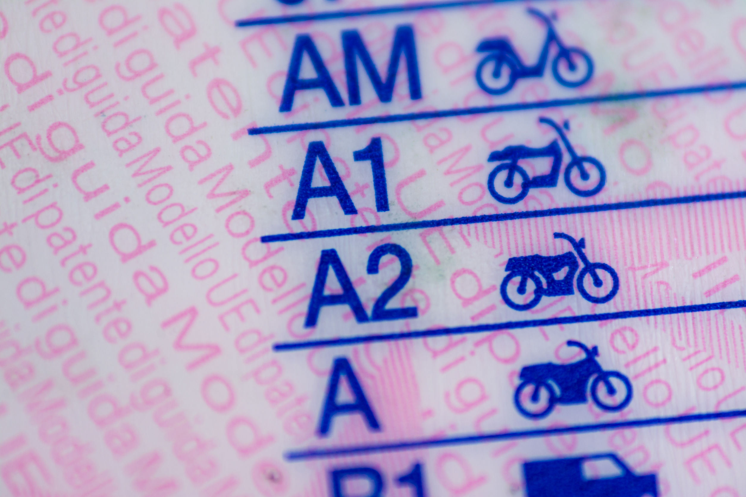Patente moto: abolito l’esame di passaggio, lo scatto per i possessori di A1 e A2 dopo un corso senza un nuovo esame pratico
